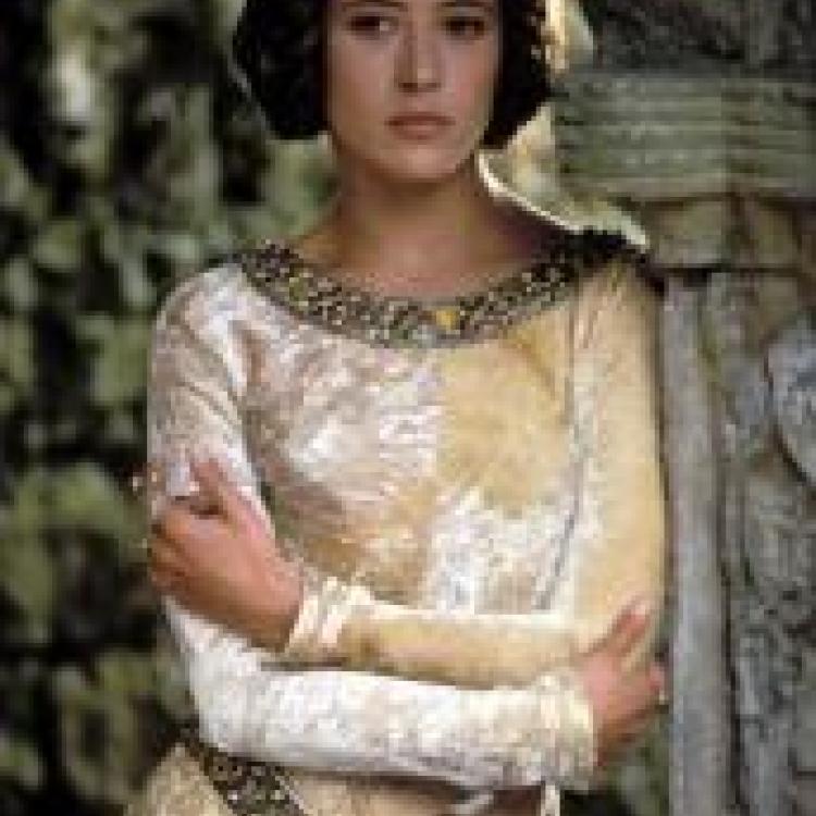 In The Grotto's Secret conspiracy suspense thriller, I imagine my medieval character to be as beautiful and feisty as Isabelle in Braveheart. If she wasn't so defiant and show her feminist views, she may have dressed this way in gowns with both tight and trailing sleeves.  Find out how she really dresses in The Grotto's Secret.